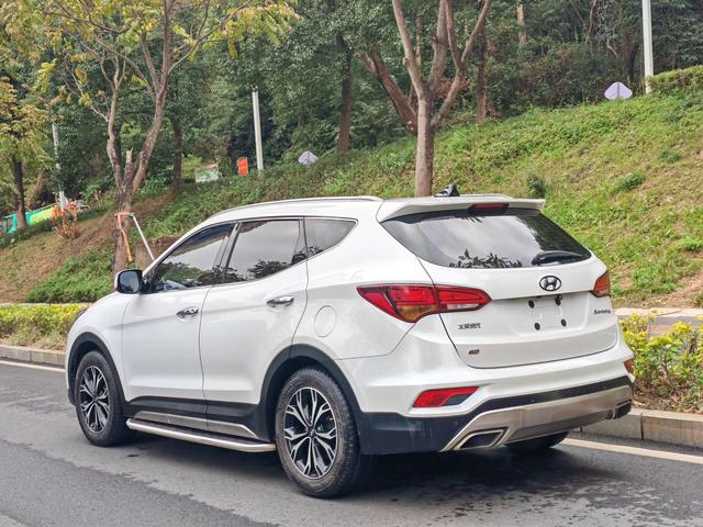2017 Hyundai Santa Fe SUV 2.0T Automatic Front-Wheel Drive 7-Seater Used Car for Export to Africa and the Middle East
