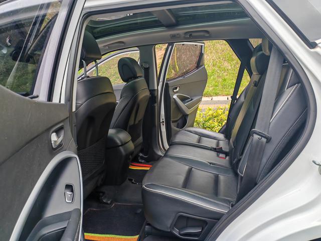 2017 Hyundai Santa Fe SUV 2.0T Automatic Front-Wheel Drive 7-Seater Used Car for Export to Africa and the Middle East