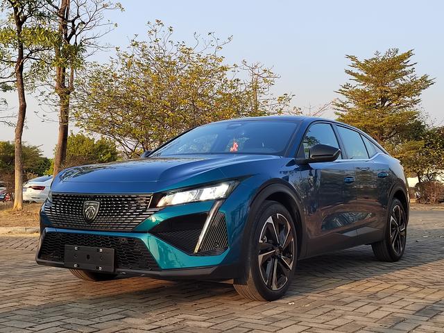 Hot Sale Factory Peugeot 408X Charm Edition Automatic Petrol Used Car 5 Seats SUV Petrol Gasoline Vehicle for Adult Car