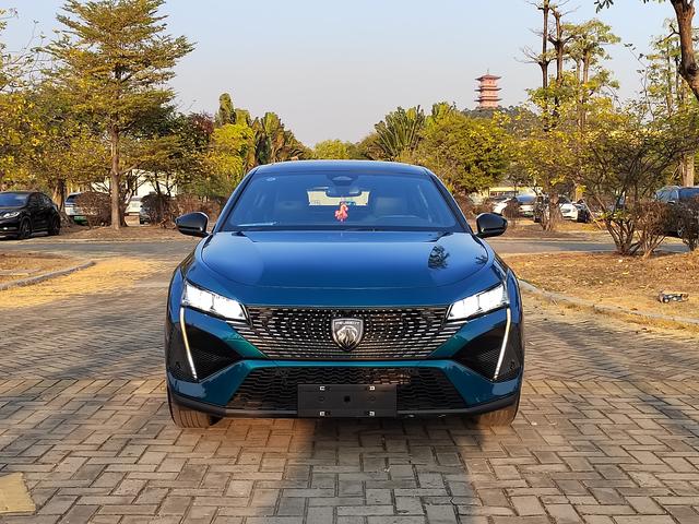 Hot Sale Factory Peugeot 408X Charm Edition Automatic Petrol Used Car 5 Seats SUV Petrol Gasoline Vehicle for Adult Car