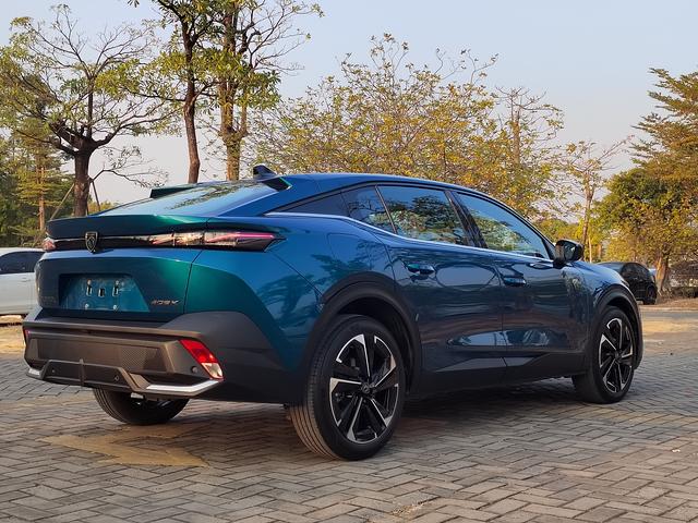 Hot Sale Factory Peugeot 408X Charm Edition Automatic Petrol Used Car 5 Seats SUV Petrol Gasoline Vehicle for Adult Car