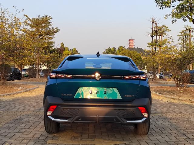 Hot Sale Factory Peugeot 408X Charm Edition Automatic Petrol Used Car 5 Seats SUV Petrol Gasoline Vehicle for Adult Car