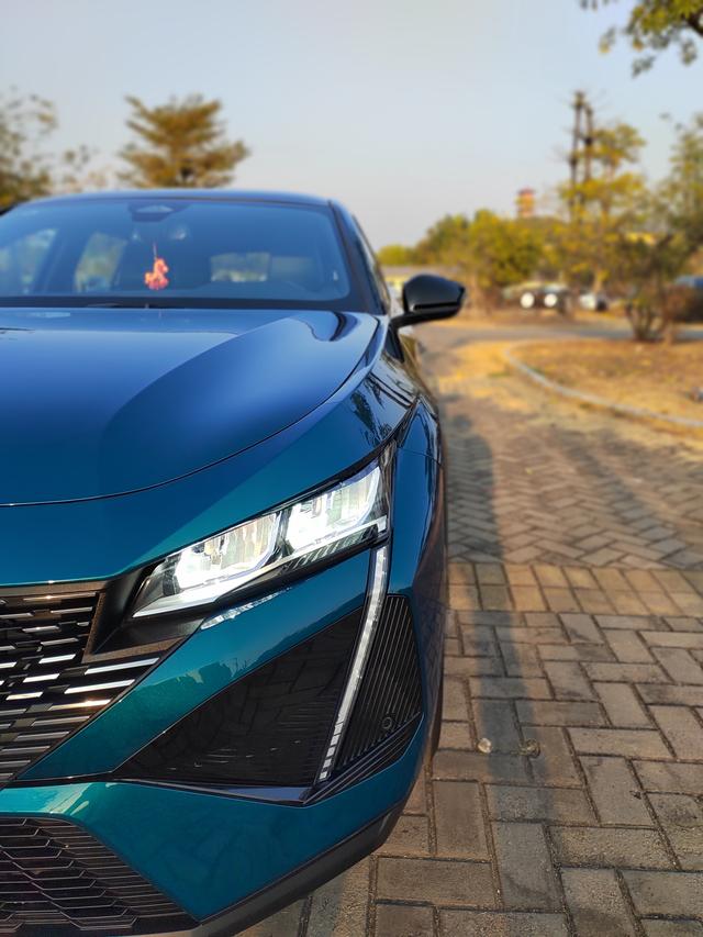 Hot Sale Factory Peugeot 408X Charm Edition Automatic Petrol Used Car 5 Seats SUV Petrol Gasoline Vehicle for Adult Car