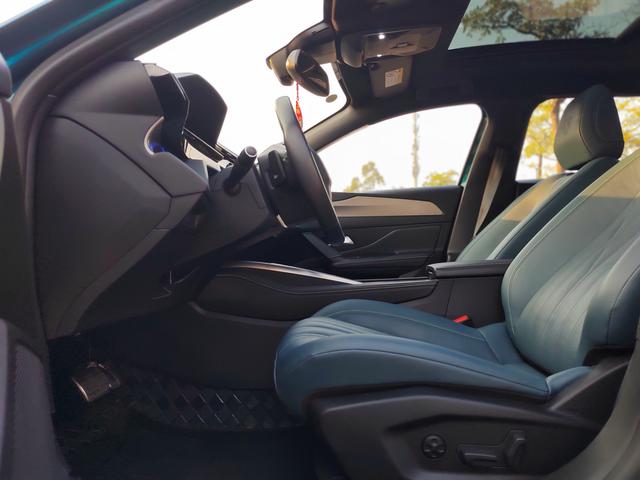 Hot Sale Factory Peugeot 408X Charm Edition Automatic Petrol Used Car 5 Seats SUV Petrol Gasoline Vehicle for Adult Car
