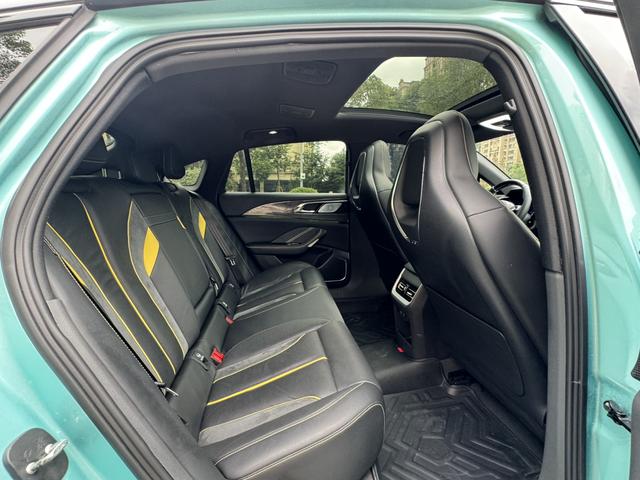 2025 Chinese Car Hongqi H6 2024 2.0T Aesthetically pleasing Vehicles High-end Luxury Gasoline Car 5 Door 5 Seat Hatchback for Sale