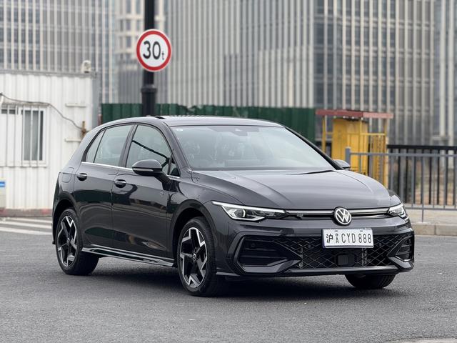 Hot Sale 2025 Golf 300TSI R-Line 8.5 300km/h High Speed Compact Sedan with 5 Seats 1.5T Volks-wagen Petrol Car