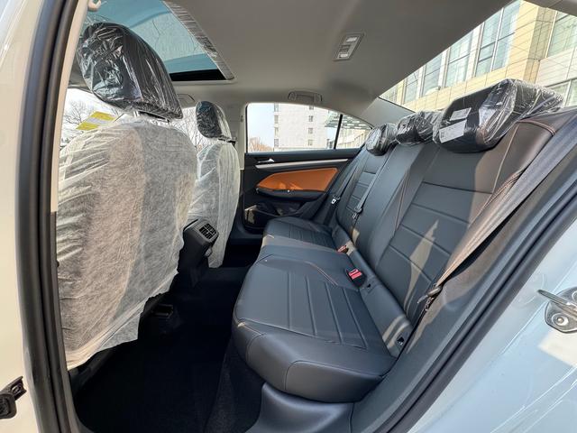 Best Deal 2024 V W Bora 280TSI DSG Comfortline Compact Sedan Trunk for First Time Drivers Urban Commute