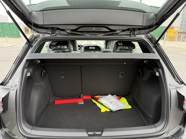 Hot Sale 2025 Golf 300TSI R-Line 8.5 300km/h High Speed Compact Sedan with 5 Seats 1.5T Volks-wagen Petrol Car